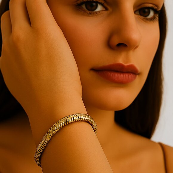 Calvin Klein Gold Tone 7" Bracelet – Women's Designer Fashion Designer Jewelry - Picture 1 of 9